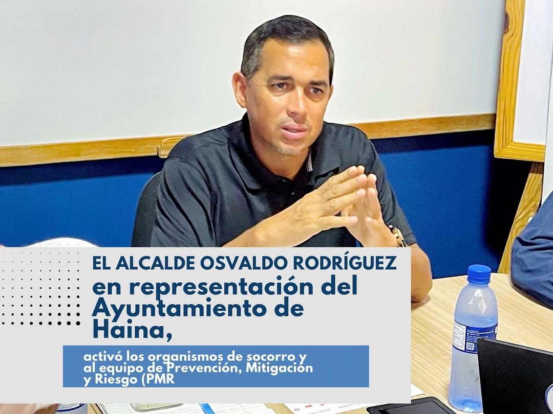 El alcalde Osvaldo Rodríguez, en representación del Ayuntamielto de Haina